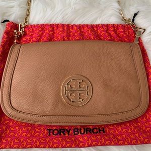 Tory Burch Amanda Logo Clutch
